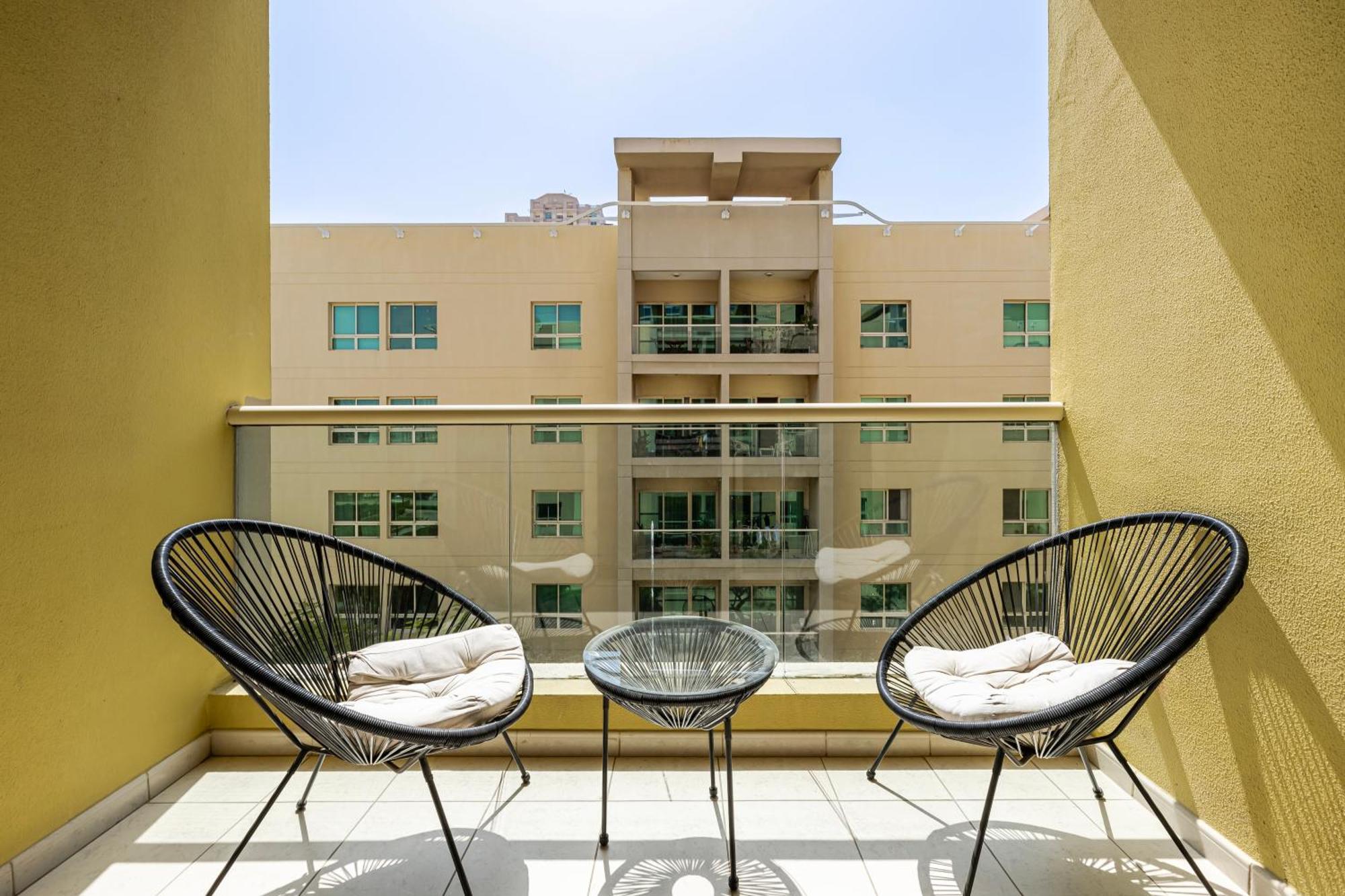 Classy 1 Bedroom In The Greens Courtyard View Dubai Bagian luar foto