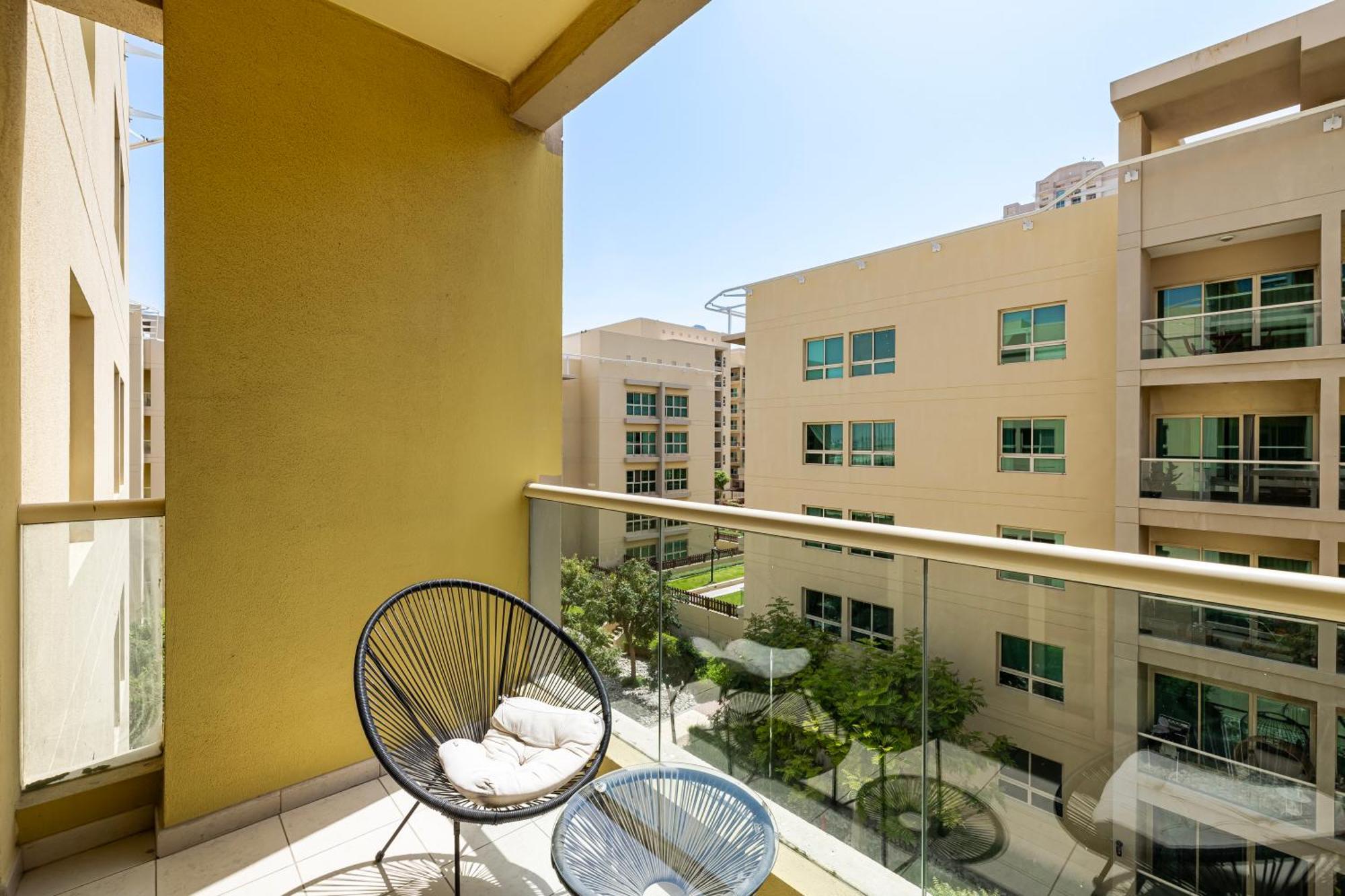 Classy 1 Bedroom In The Greens Courtyard View Dubai Bagian luar foto