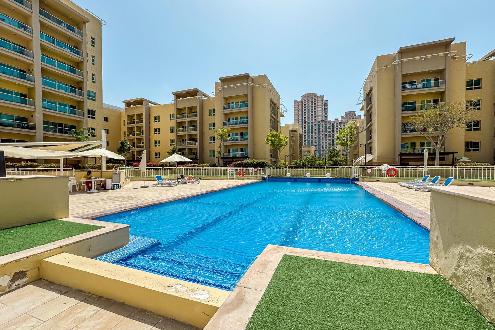 Classy 1 Bedroom In The Greens Courtyard View Dubai Bagian luar foto