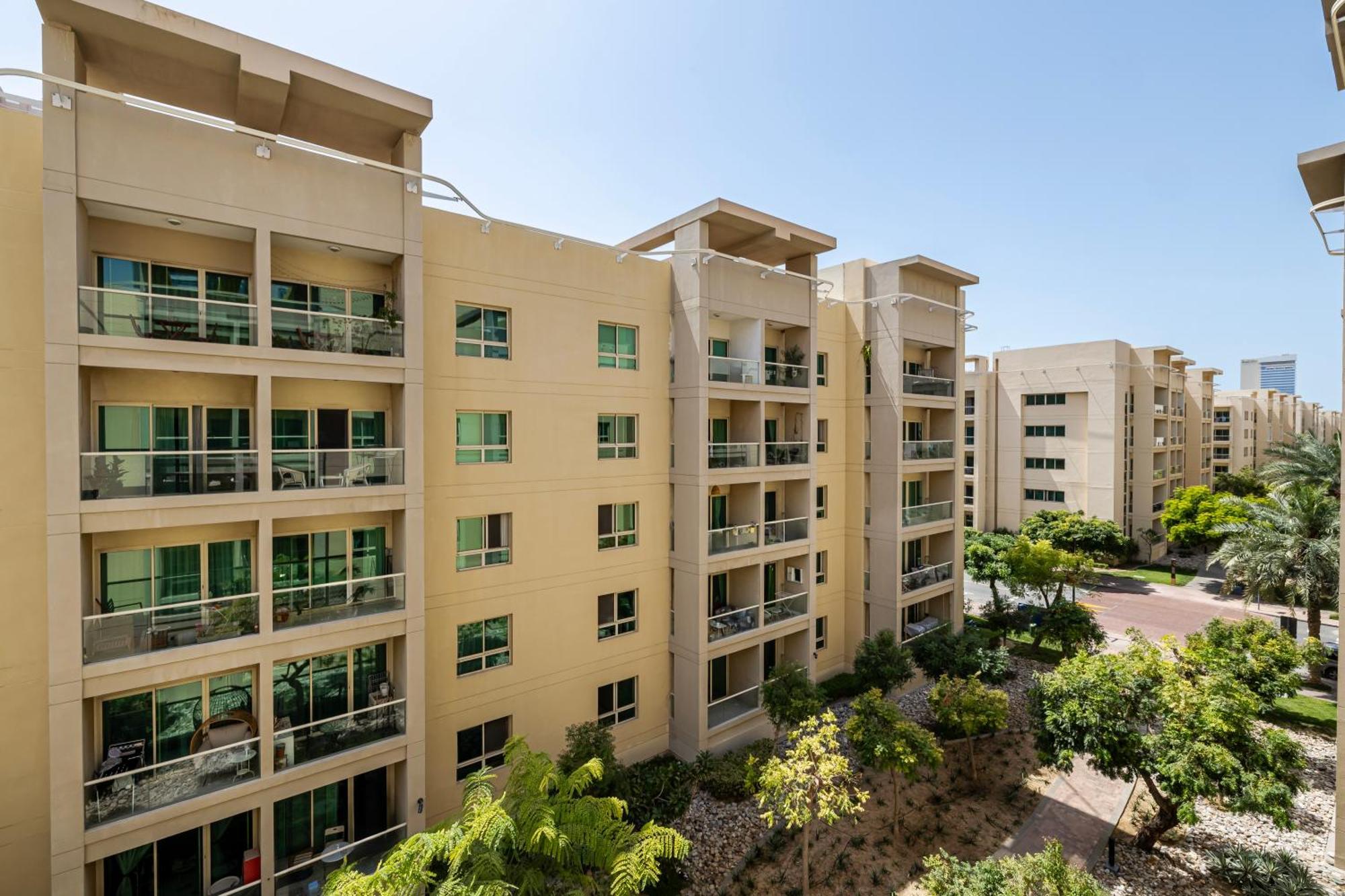 Classy 1 Bedroom In The Greens Courtyard View Dubai Bagian luar foto