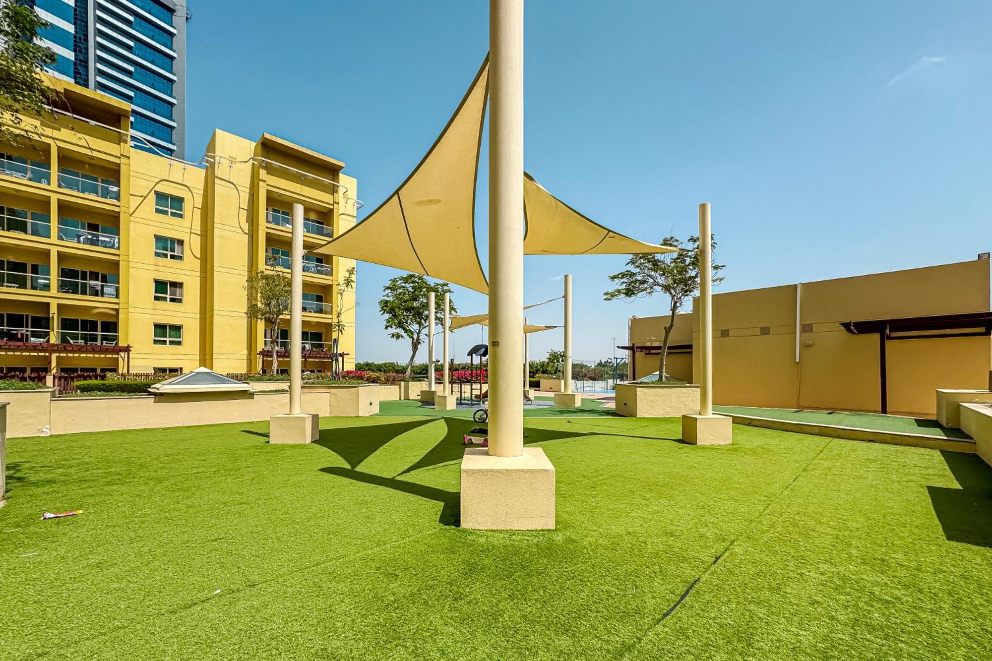 Classy 1 Bedroom In The Greens Courtyard View Dubai Bagian luar foto